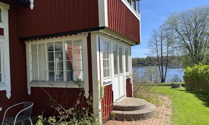 Kopmannebro House | Unique holiday home 40 meters from the water