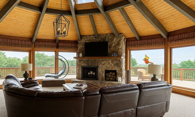 Buffalo Ridge House | Unique Home Where The Buffalo Roam! Perfect for Families, Reunions. Hunters.