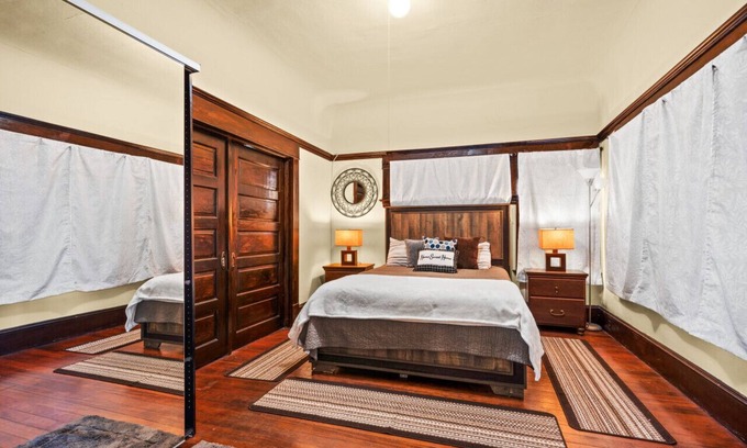 North Berkeley House | Unique House / 5BR / 5 Beds / 10 PX / Parking