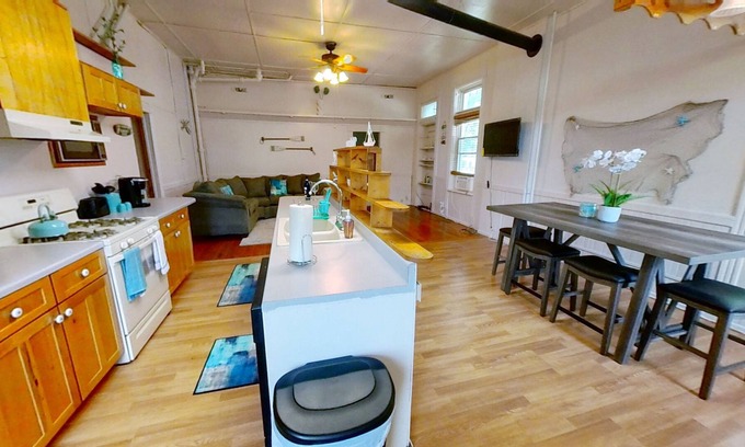 Bay City Apartment | Unique "Life's A Beach" Great Location!