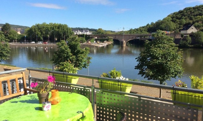 Oberbillig Apartment | Unique location directly on the Moselle and cycle path.