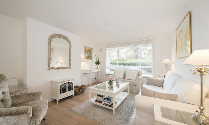 Holland Park Apartment | Unique location - quiet, CLEAN, light and spacious ground floor apartment