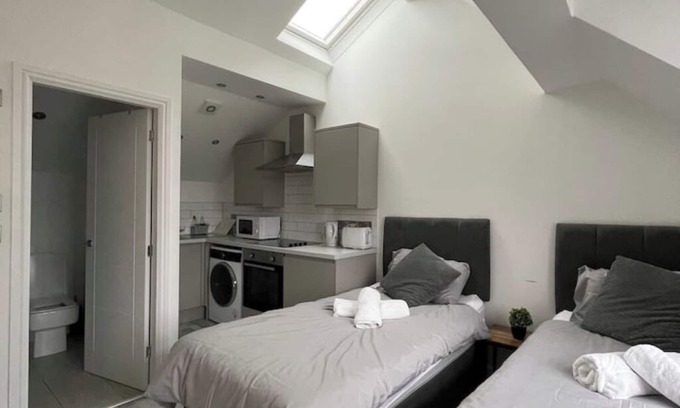 Manchester Apartment | UNIQUE Loft 8min to CITY★Work&Leisure★FREE Parking