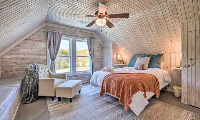 Fruitvale House | Unique Loft Cabin Fire Pit and Fishing Access!