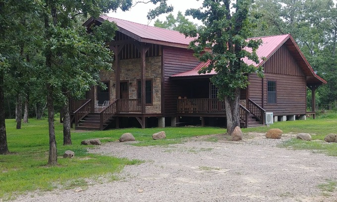 Muse Cabin | Unique Log House nestled in the woods near Billy Creek.
