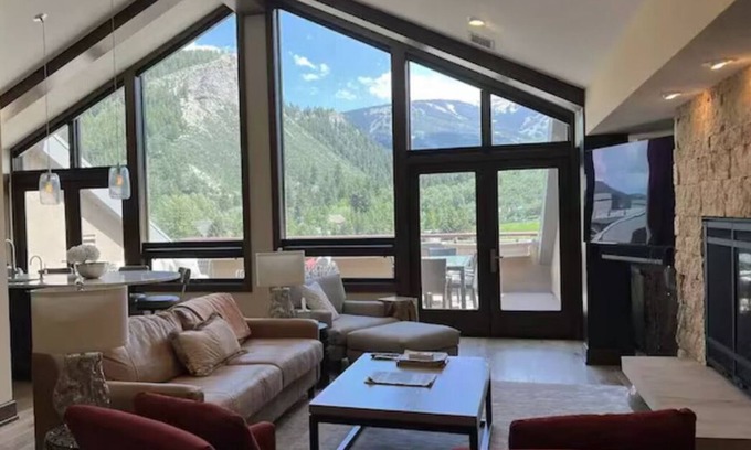 Avon Condo | Unique Lux Suite, Riverfrt Resort & Spa, Ski in out,Hot tub,Ski Valet,Rm Service