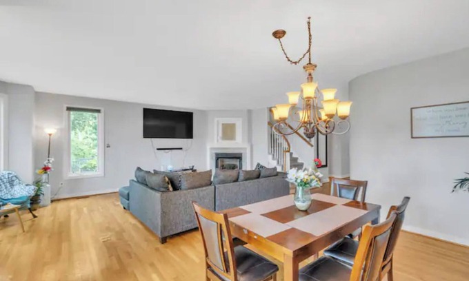 Hampton House | Unique Luxurious Waterfront in Hampton