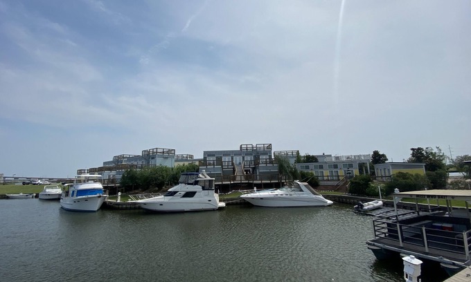 Ponchartrain Park House | Unique marina living Just 12 Minutes From The French Quarter