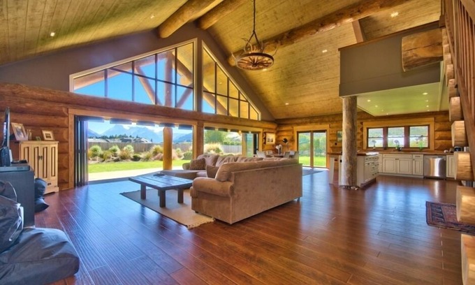 Glenorchy House | Unique Modern Log Home - Stunning Mountain Views, Designed for Comfort