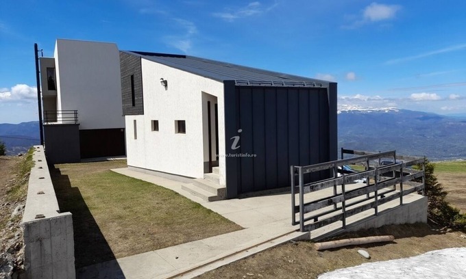 Petrosani Cabin | Unique Mountain Cabin