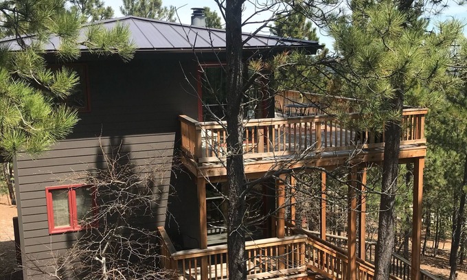 Rapid City Cabin | Unique mountain top home on beautiful Edelweiss Mountain in the Black Hills
