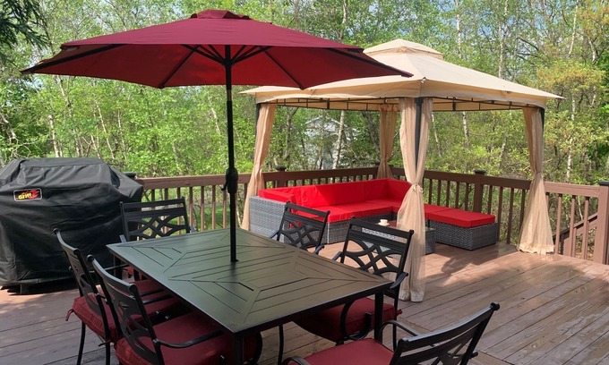 Tunkhannock Township House | Unique Mountain Cottage with Hot tub, Game Room, Central AC