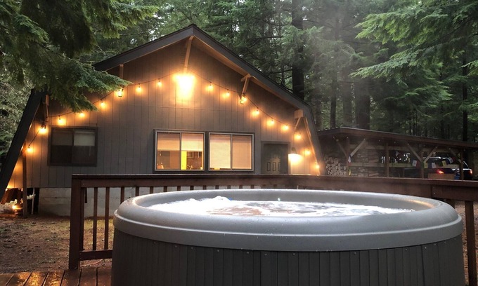 Paradise Estates Cabin | Unique Mt. Rainier Cabin - Private Hot Tub - Wood Stove - Snowshoes