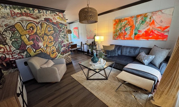 Charlotte House | Unique, professionally designed amenity-rich 2-bedroom townhome in Uptown CLTn