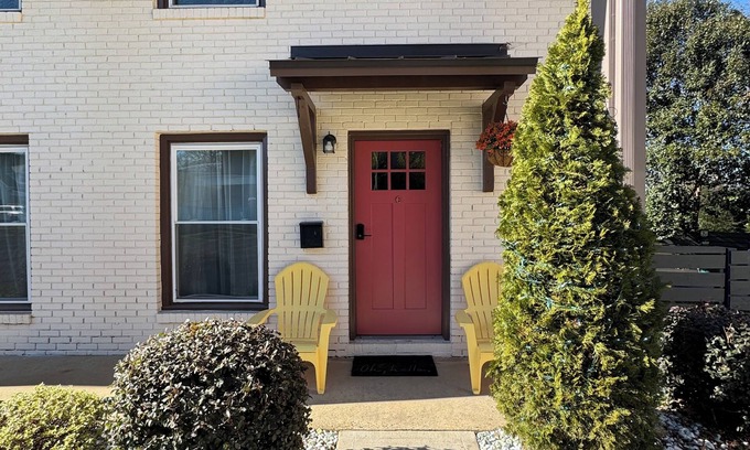Biddleville House | Unique, professionally designed amenity-rich 2-bedroom townhome in Uptown CLT