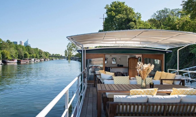 Puteaux Boat Rental | Unique River Boat on the Seine - Private Hot Tub & Parking
