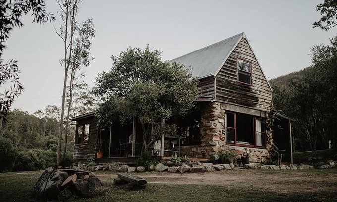 Rosebrook Cottage | Unique Rockhouse, private jacuzzi, bush views
