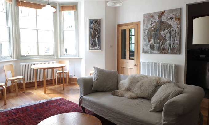 Bootham House | Unique, romantic apartment for two in York city centre artist's house.