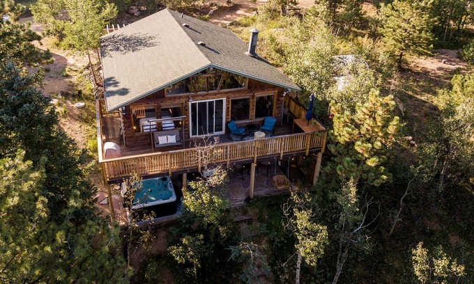 Bailey Cabin | Unique, Romantic Getaway - 1 hr to Denver - Hot Tub - Views