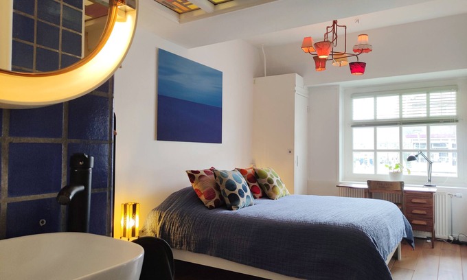 Amsterdam North Bed & Breakfast | Unique room in former Bathhouse. Free parking