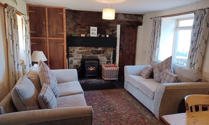 Kirtomy Cottage | Unique rustic cottage, amazing views of wild places. Family and pet friendly