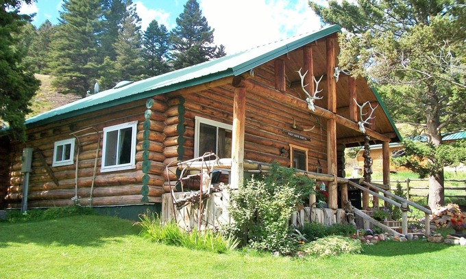 Jardine House | Unique Rustic Log House in Jardine, Montana