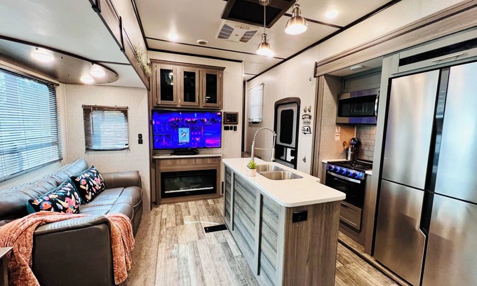 Flower Mound House | Unique RV Stay! Perfect for Couples, Families,n And Explorers in the heart of FM