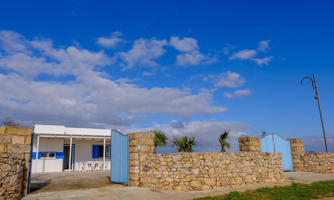 Pizzo House | Unique scenario!A few meters from the sea within the Punta Pizzo protected area.
