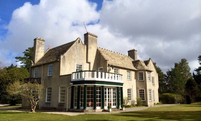 Elgin House | Unique Scottish Country House belonging to one of the most beautiful "Arts and crafts Houses"
