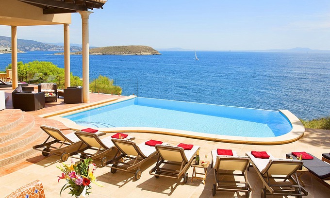 Badia de Palma Villa | Unique Sea Front, Beach 5 mins walk, Large Heated Jacuzzi