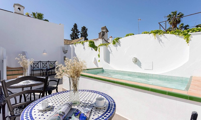 Santa Cruz Apartment | Unique Sevillian House with terrace and pool. Casa Pimienta