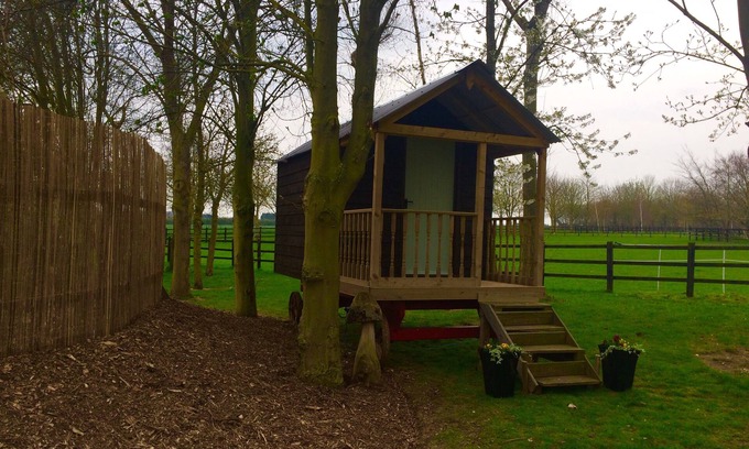 Cambridge Cabin | Unique Shepherds hut retreat in a beautiful farm setting close to cambridge