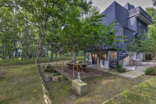 North Sea House | Unique Southampton Getaway with Rooftop Deck!