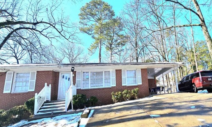 Stockbridge House | 🔺Unique Space 🔺Awesome-3BR/1.5BT/Fenced/5*Clean/Private/Safe/WiFi-TV🔺@S-ALT