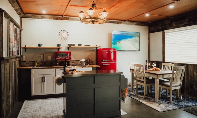 Merlin Apartment | Unique Stay Guest House | Cocktail & Tap-House