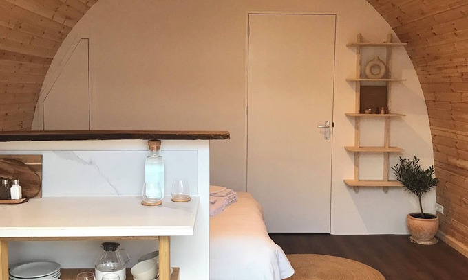 Rijsenhout Ski Chalet | Unique Tiny House with Hot tub