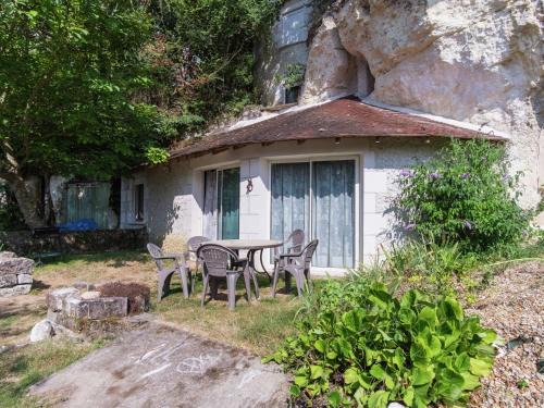 Faverolles House | Unique troglodyte house in the Valley