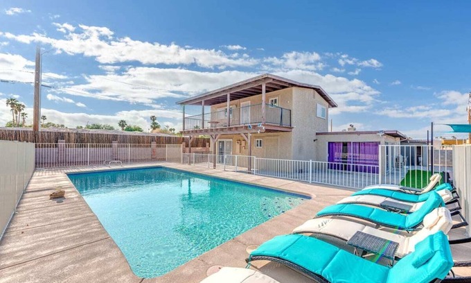 Paradise House | UNIQUE VACATION VILLA ON 30K SQ LOT WITH INDOOR HOT TUB SPA