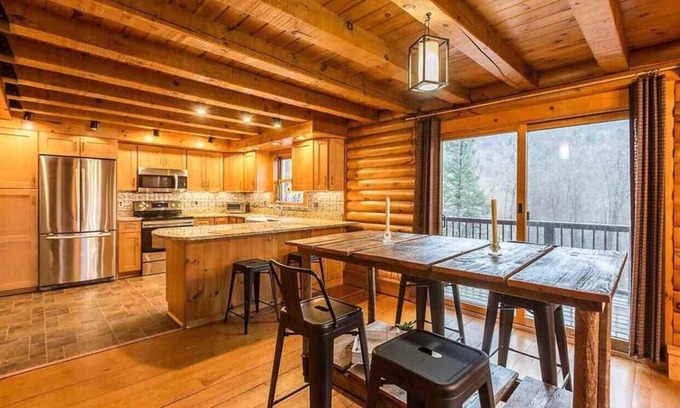 Arlington House | Unique Vermont Log Cabin Nestled in Red Mountains