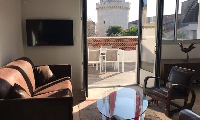 La Rochelle City Centre Apartment | UNIQUE VIEW TOUR DE LA LANTERNE Apartment WITH TERRACE 2-4 PERS.