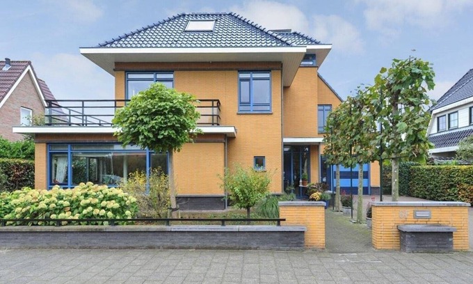 Municipality of Den Haag Villa | Unique Villa, with all sights are nearby.