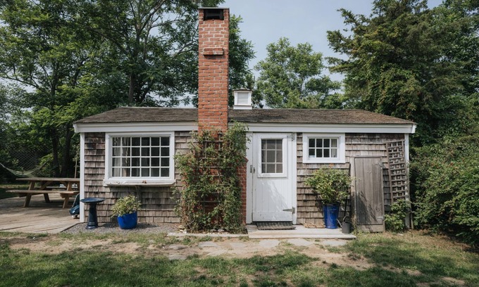 North Truro Cottage | Unique Waterfront Artist Cottage