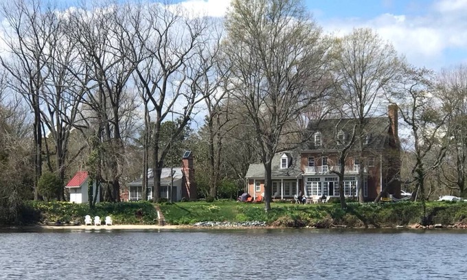 Unionville House | Unique waterfront home with private beach