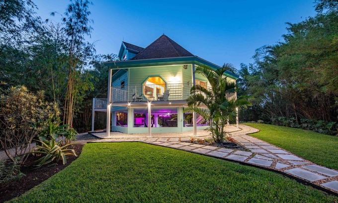 Davie House | Uniquely Beautiful Octagon Oasis- Mins away from the Hard Rock Hotel and Beaches