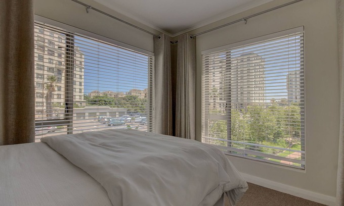 Century City Apartment | UniqueStay Mayfair Luxury Apartment