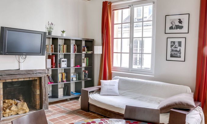 Quartier Sainte-Avoye Apartment | Unit 007 Marais Pompidou 1 bedroom 5 pax