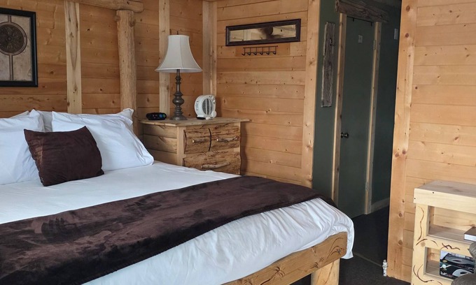 Cedaredge Cabin | Unit 2: King Bed Suite with Full Kitchen at the Cedaredge Lodge