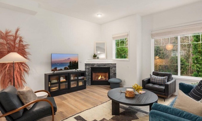 Bellevue House | Unit 2 One Central · Modern Urban Luxury Escape - Unit 2