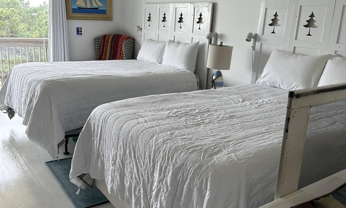 North Truro Condo | Unit #20 - 2nd Floor Deluxe Efficiency with A/C.