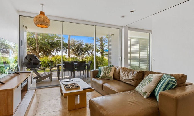 Rainbow Beach Apartment | Unit 3 Plantation Resort - Rainbow Beach. Air conditioned. Pool and outdoor spa. Plantation Resort.